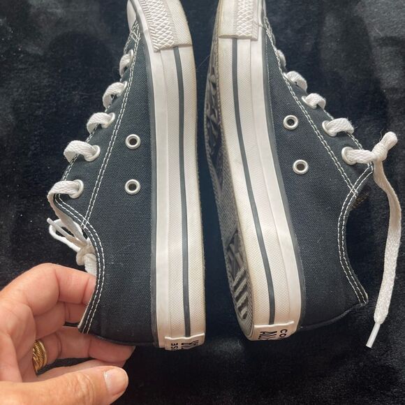 Converse Chuck Taylor All-Star black low lace up sneakers, size 6 - Picture 3 of 8